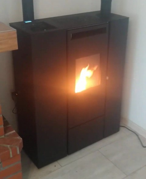 PIEC PIECYK KOMINEK WOLNOSTOJĄCY NA PELLET Z DGP EVA CALOR PIA 11 kW CZARNY